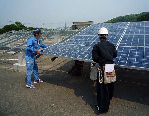 太陽人全民電廠於日本的地上型電廠施工狀況。 太陽人全民電廠於日本的地上型電廠施工狀況。